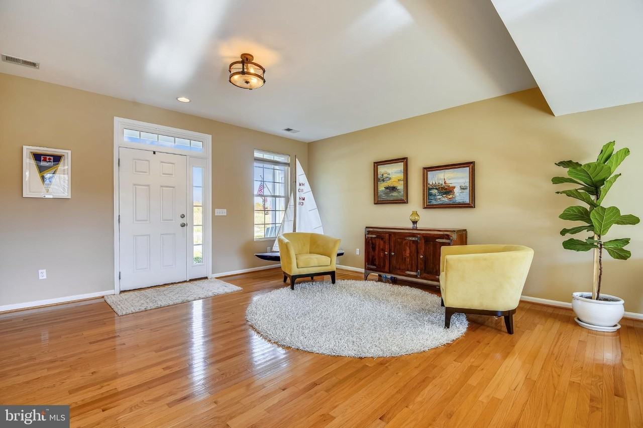 1287 Cove Dr - Photo 4 of 41