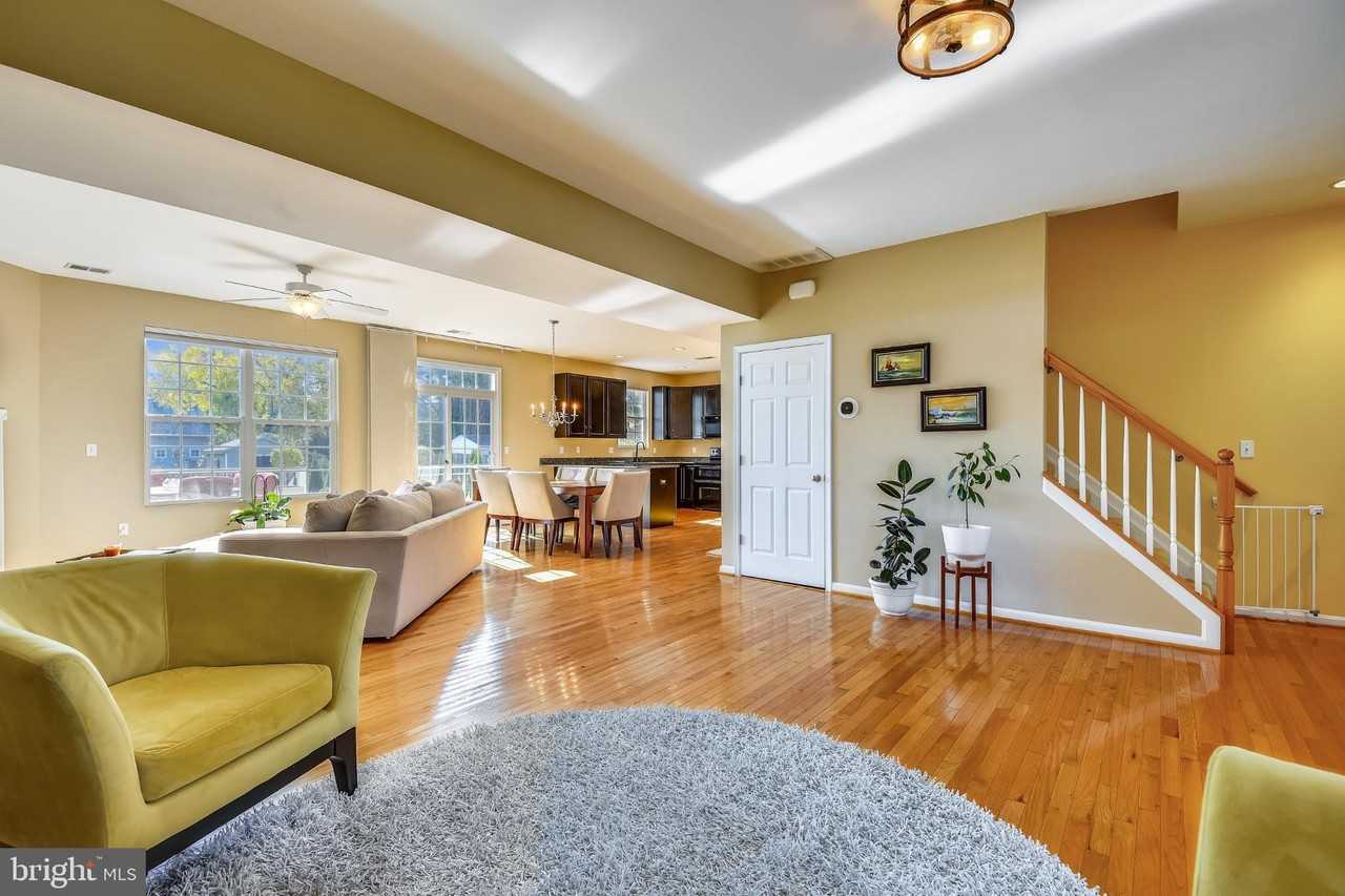 1287 Cove Dr - Photo 5 of 41