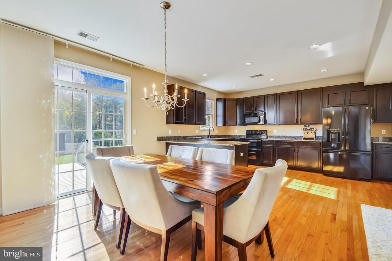 1287 Cove Dr - Photo 6 of 41