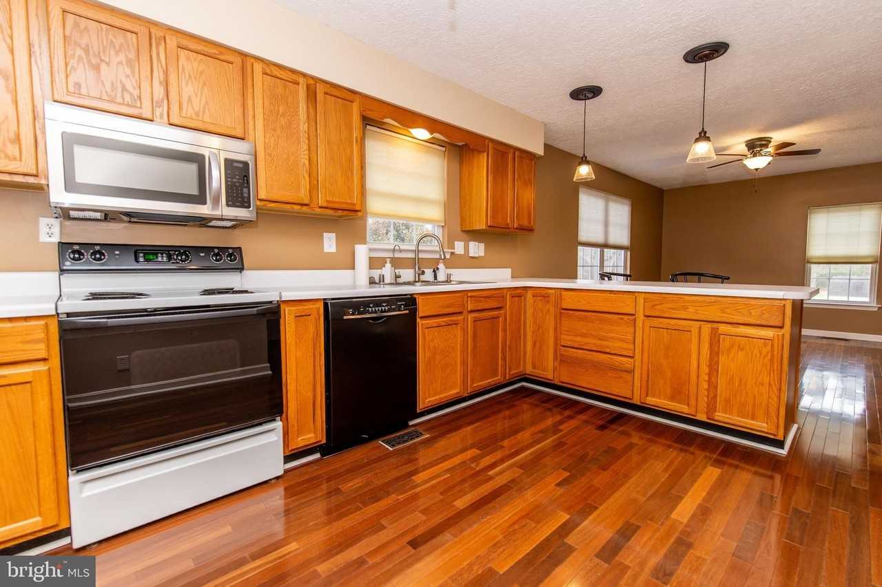 2743 Rutland Rd - Photo 3 of 37