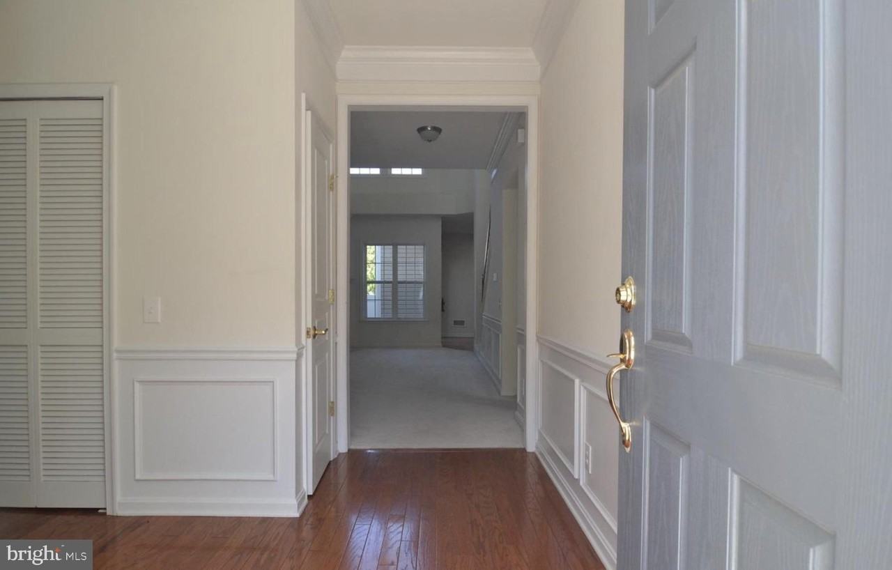 23 Lumbermill Ln - Photo 3 of 19