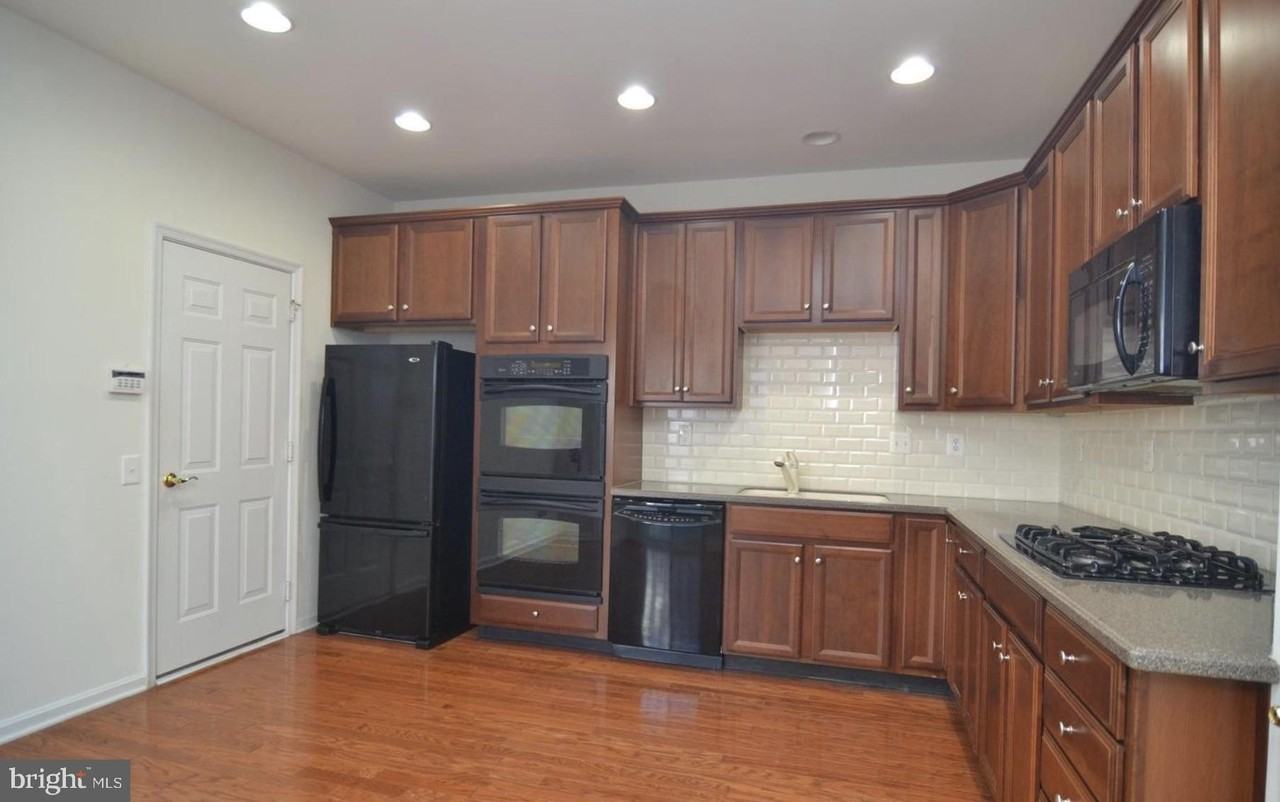 23 Lumbermill Ln - Photo 7 of 19