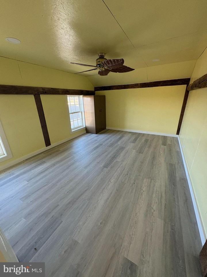 1013 Chrome Rd - Photo 3 of 13