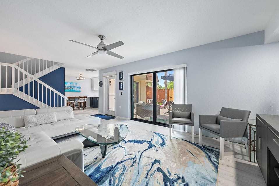 2902 29th Court - Photo 6 of 8