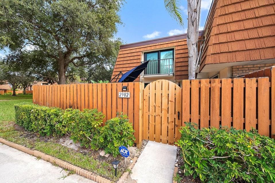 2902 29th Court - Photo 2 of 8