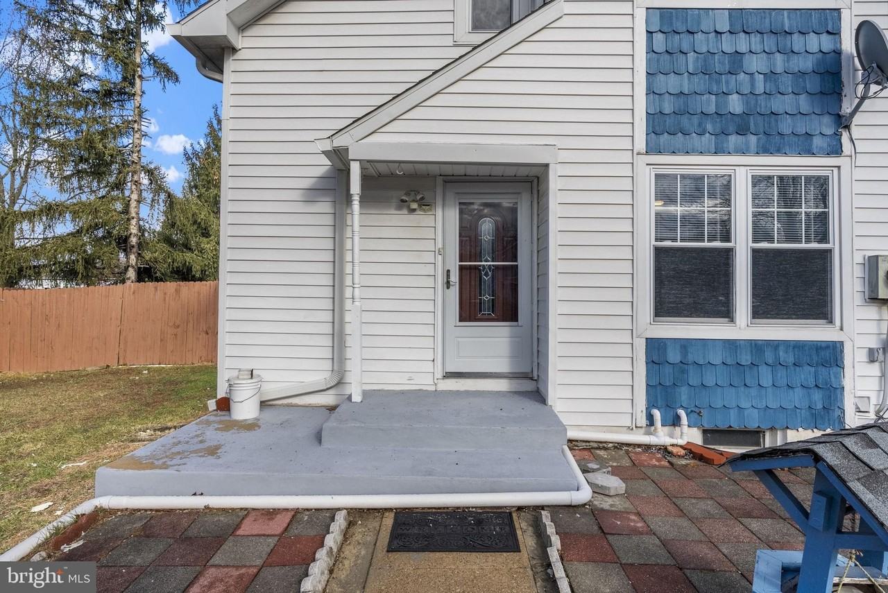 2673 Jean Dr - Photo 3 of 37