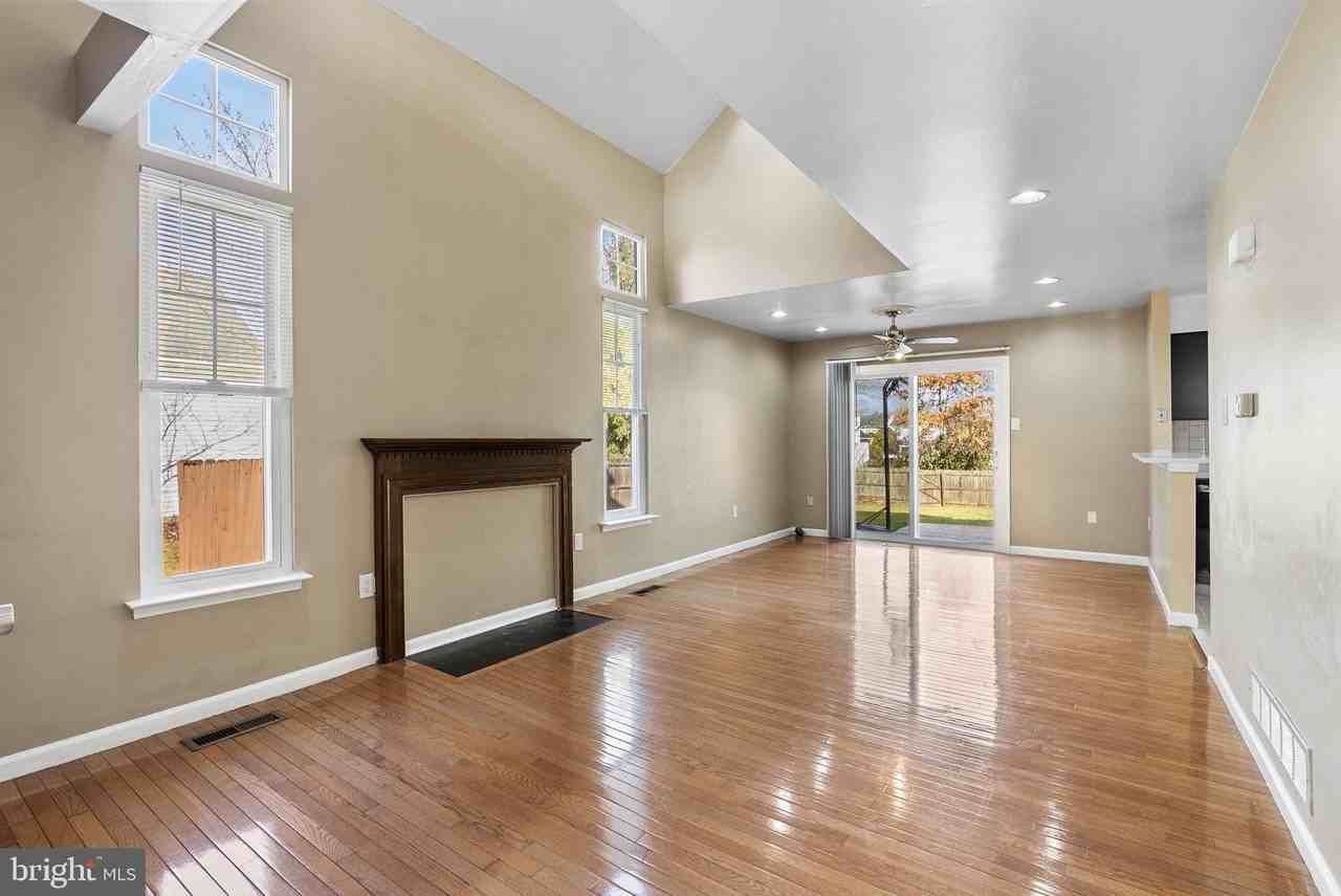 2673 Jean Dr - Photo 5 of 37