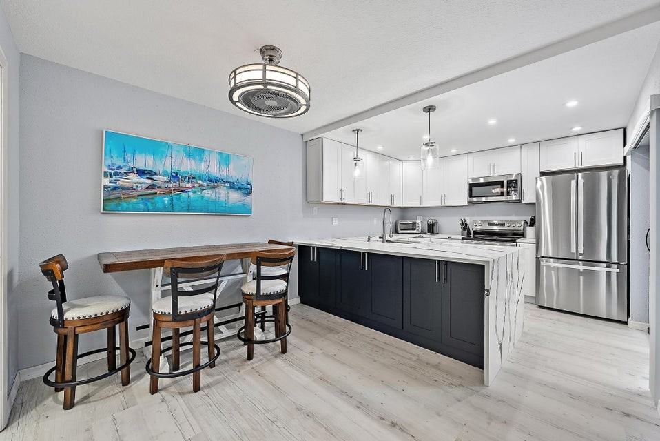 2902 29th Court - Photo 4 of 8