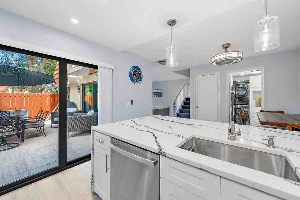 2902 29th Court - Photo 5 of 8