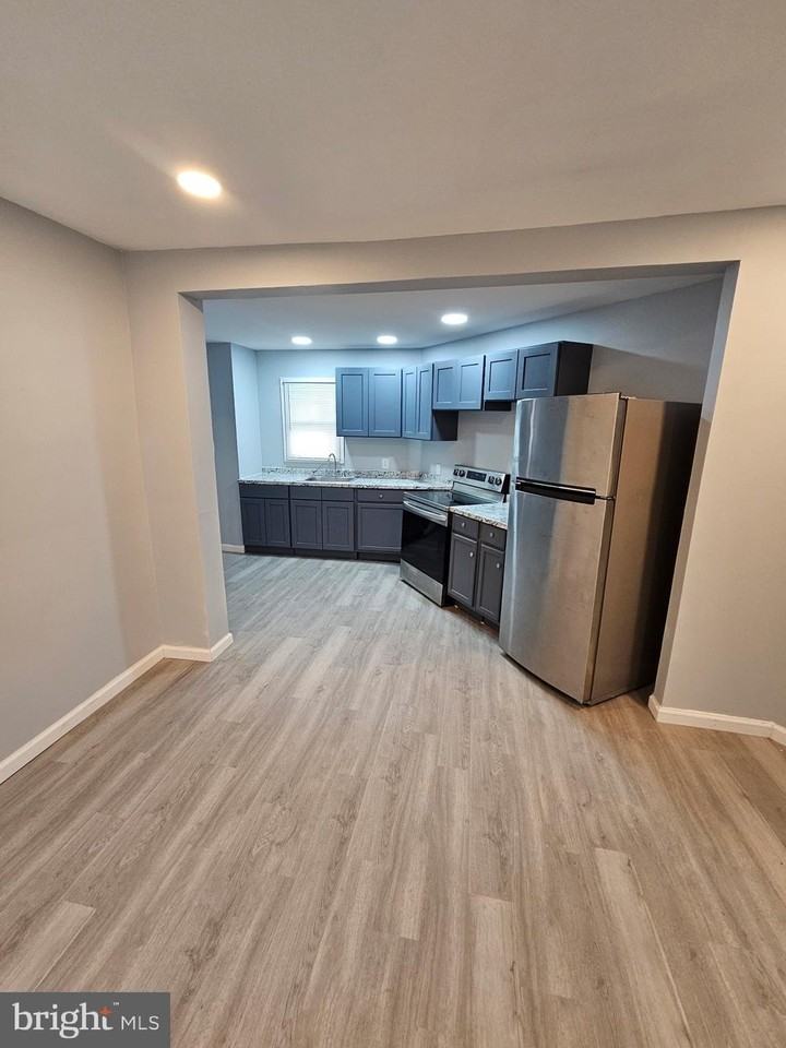 2821 Chalmers Ave - Photo 4 of 11