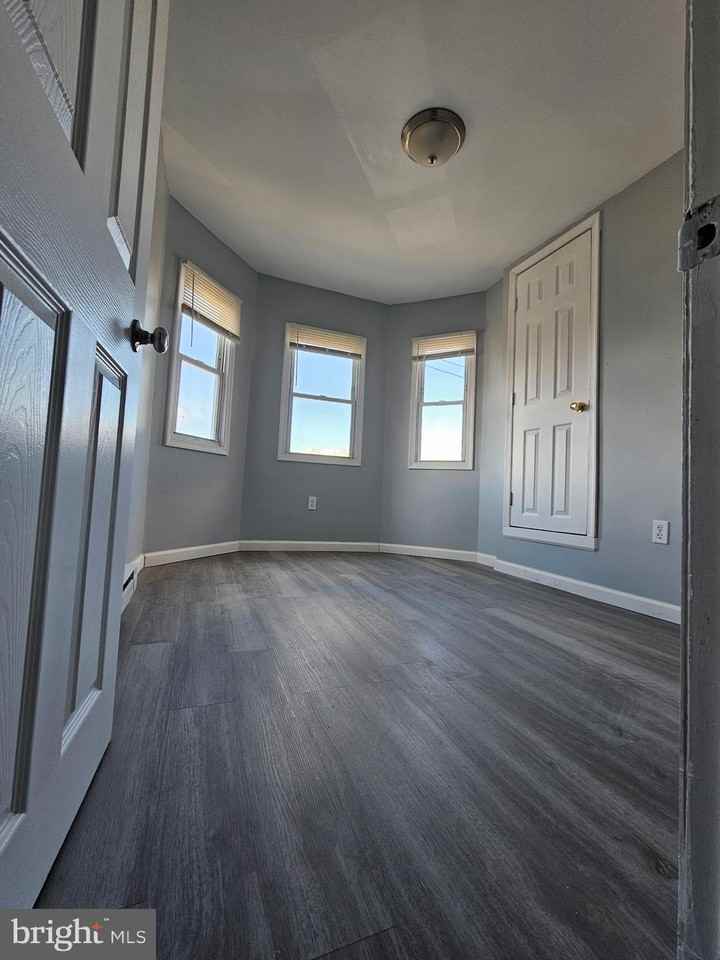 2821 Chalmers Ave - Photo 5 of 11