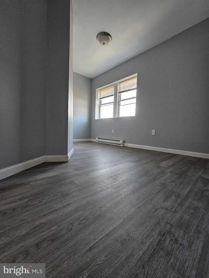 2821 Chalmers Ave - Photo 6 of 11