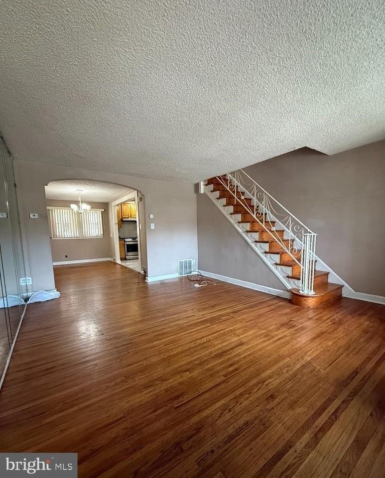 4240 Sheffield Ave - Photo 2 of 8