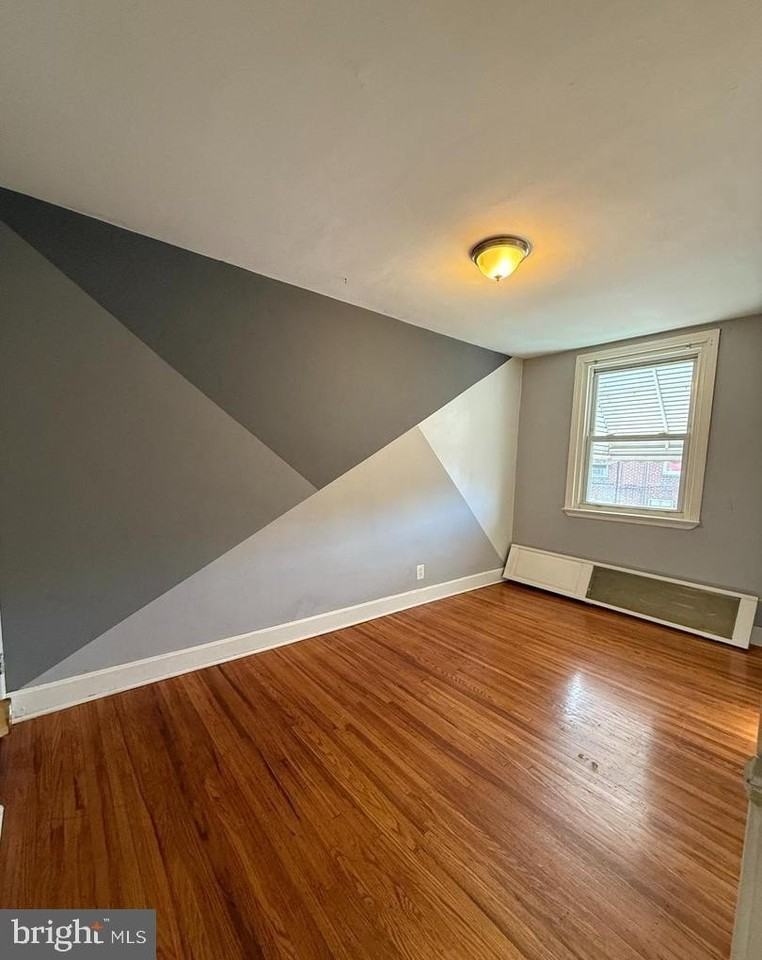 4240 Sheffield Ave - Photo 5 of 8