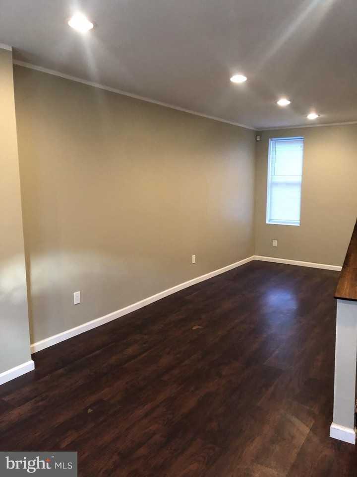 2943 D St - Photo 2 of 12