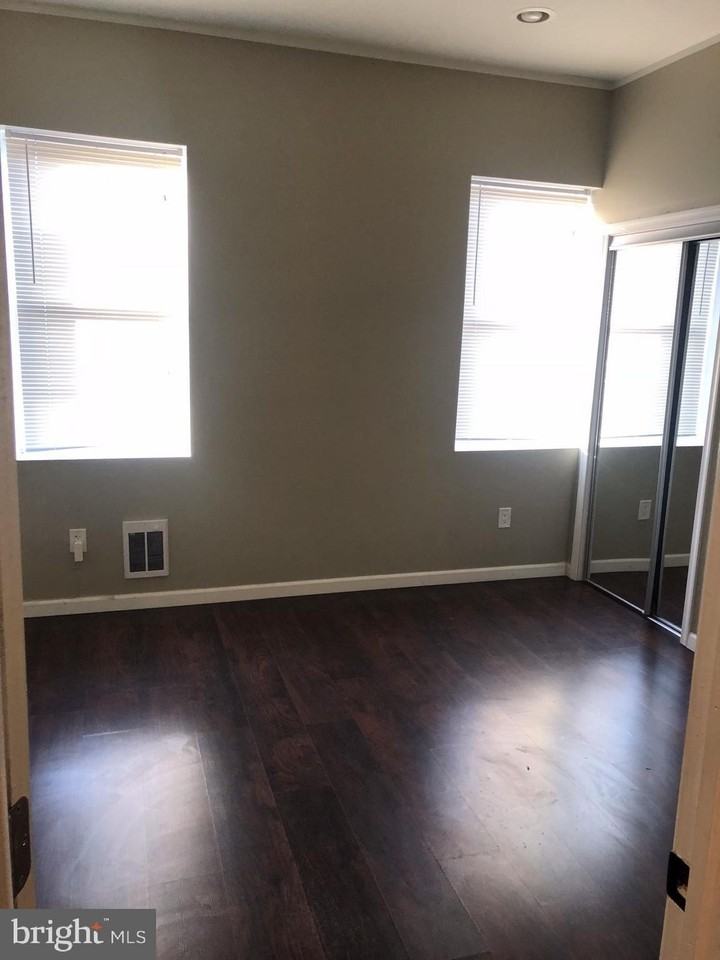 2943 D St - Photo 4 of 12