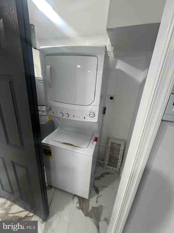 5709 Spruce St - Photo 4 of 9