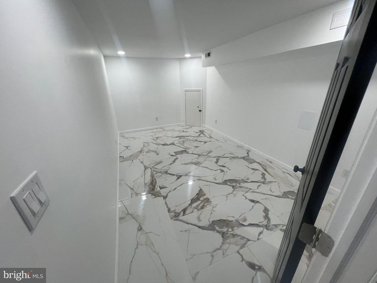 5709 Spruce St - Photo 5 of 9