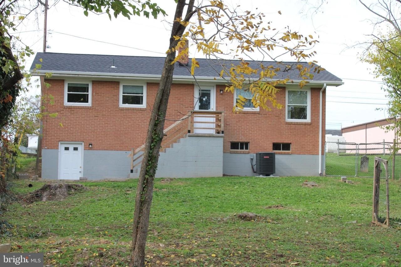 5474 Mulberry St - Photo 3 of 24