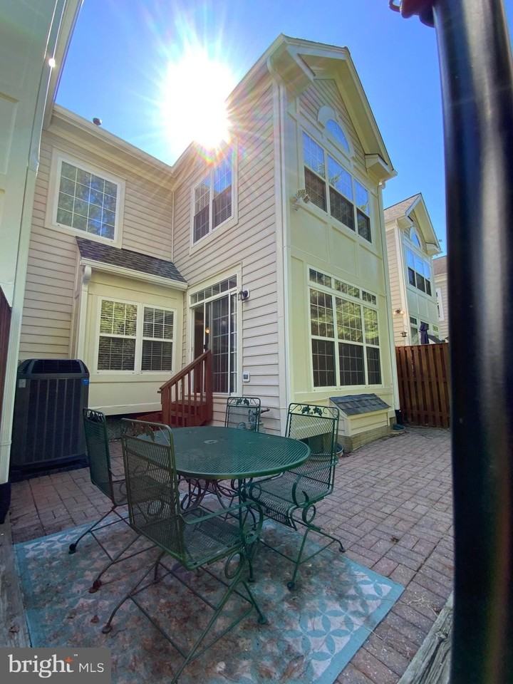 5722 Governors Pond Cir - Photo 4 of 50