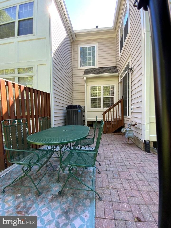 5722 Governors Pond Cir - Photo 5 of 50