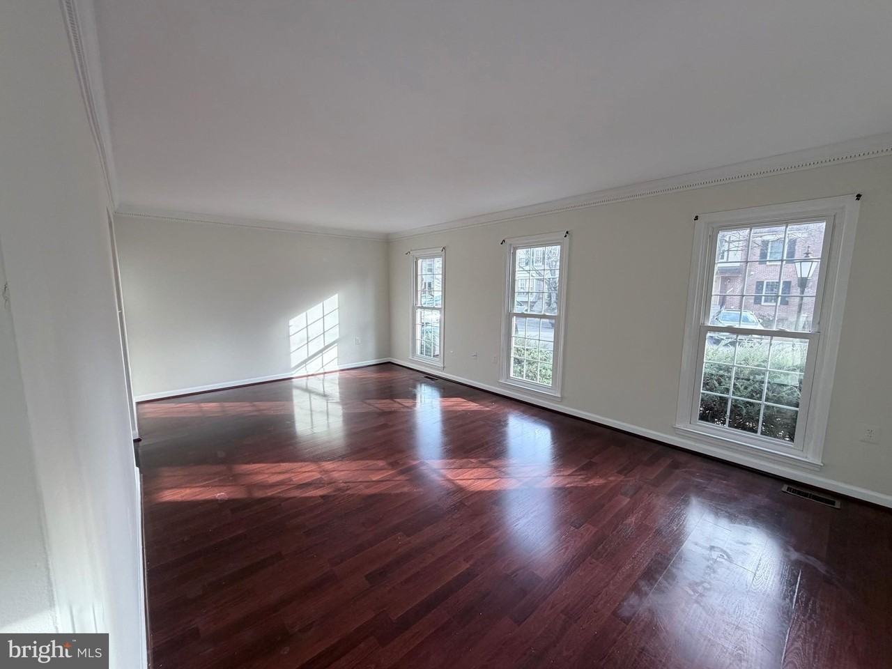 5900 Parenham Way - Photo 4 of 44