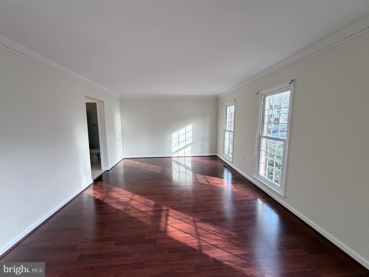 5900 Parenham Way - Photo 5 of 44