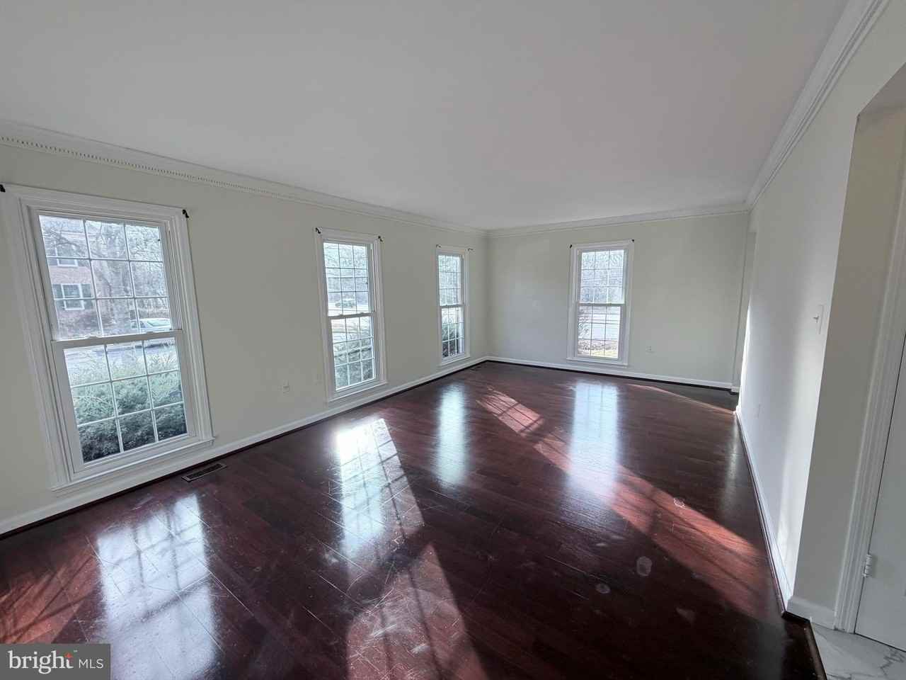 5900 Parenham Way - Photo 6 of 44