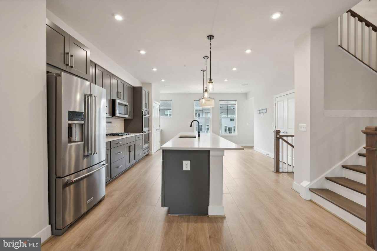 3034 Declan Way - Photo 4 of 41