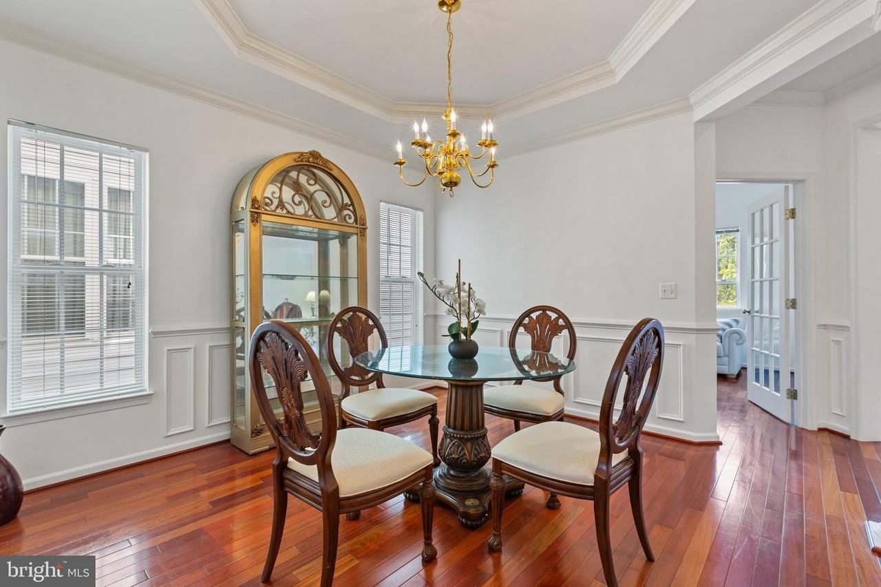 8952 Landerfield Ct - Photo 4 of 44