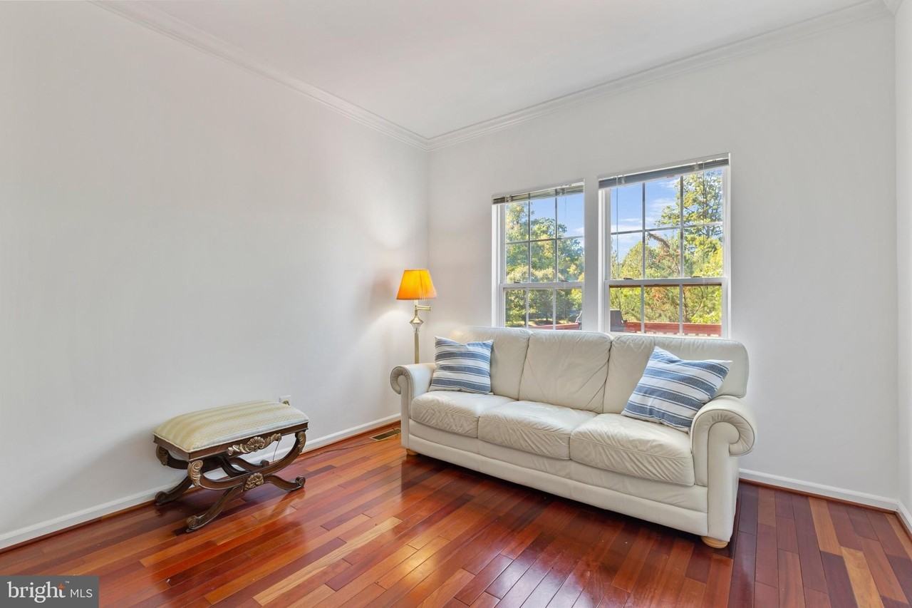 8952 Landerfield Ct - Photo 7 of 44