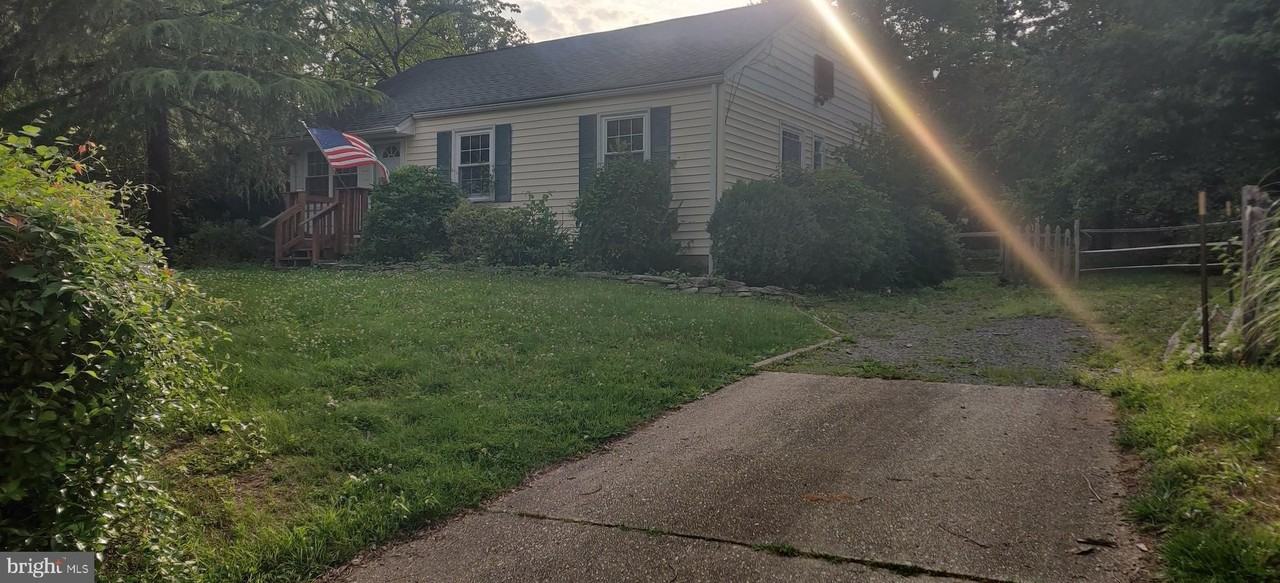 1930 Pimmit Dr - Photo 2 of 10