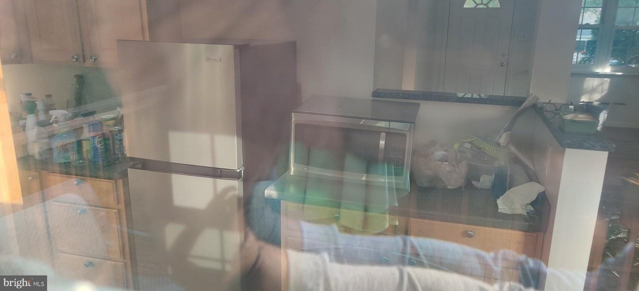 1930 Pimmit Dr - Photo 4 of 10