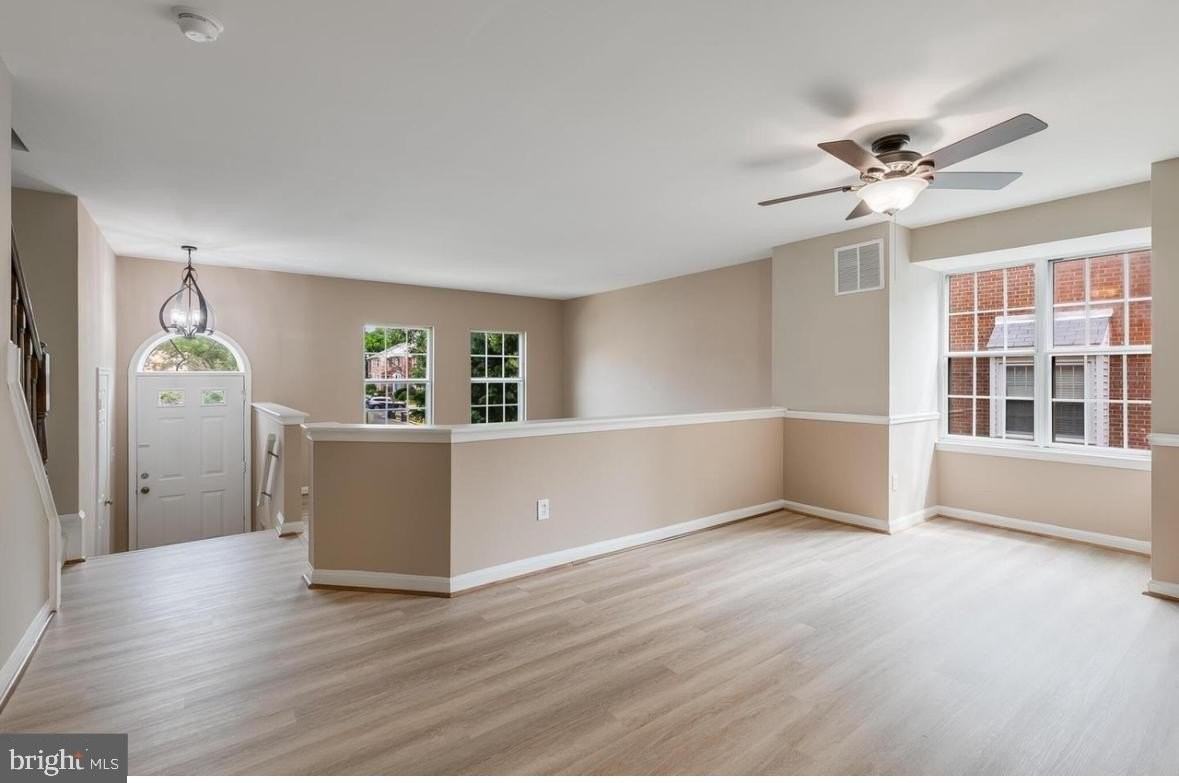 46607 Carriage Ct - Photo 2 of 22