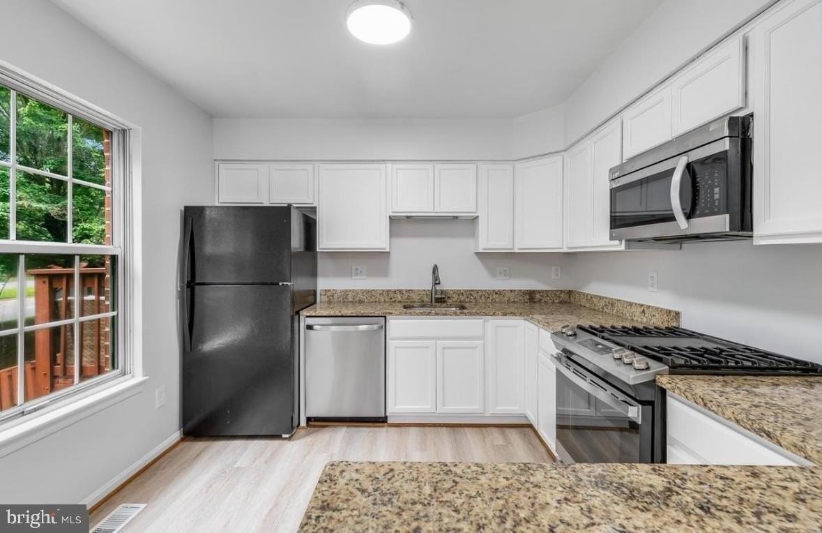 46607 Carriage Ct - Photo 5 of 22