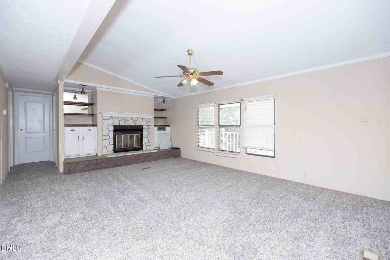 230 W Union St - Photo 4 of 31