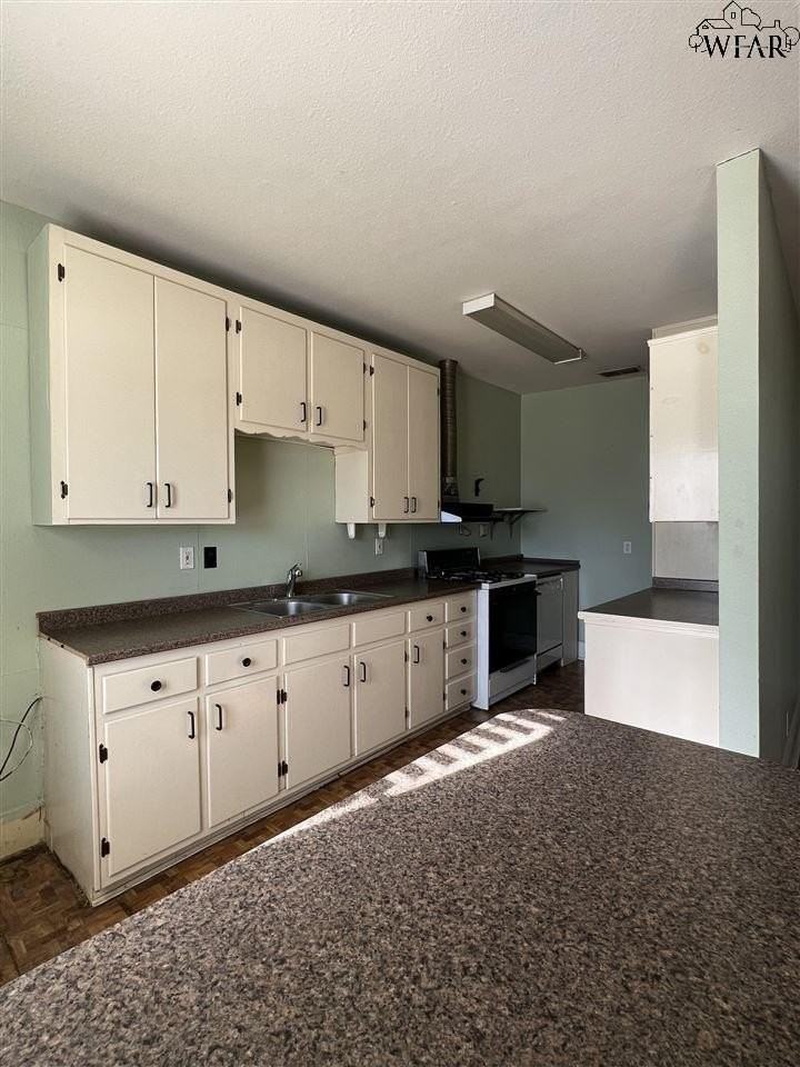 2126 Avenue K - Photo 5 of 11