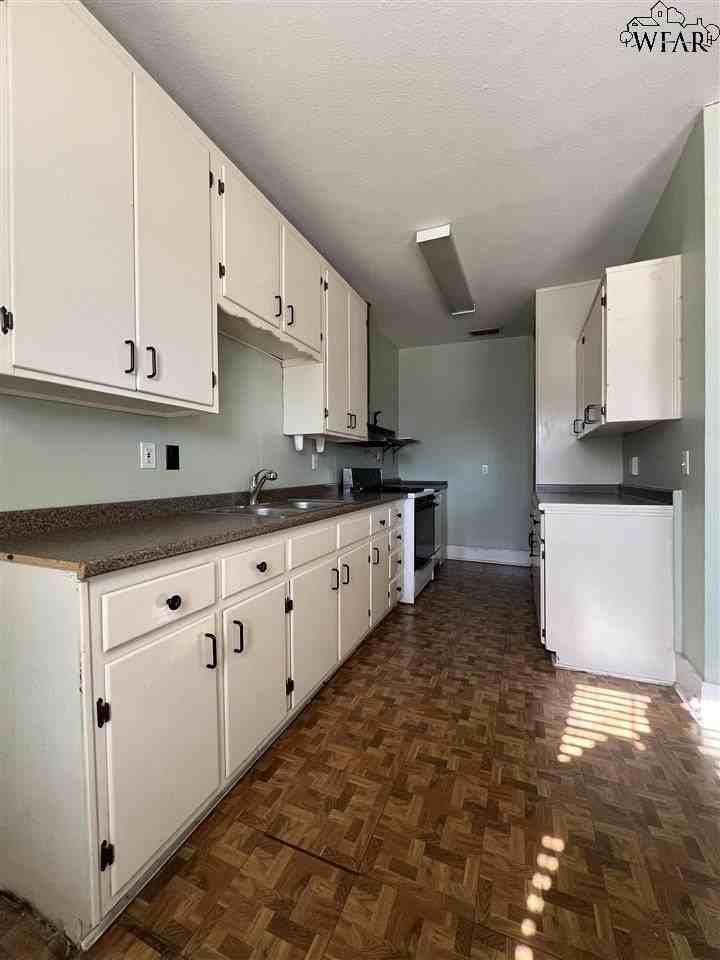 2126 Avenue K - Photo 6 of 11