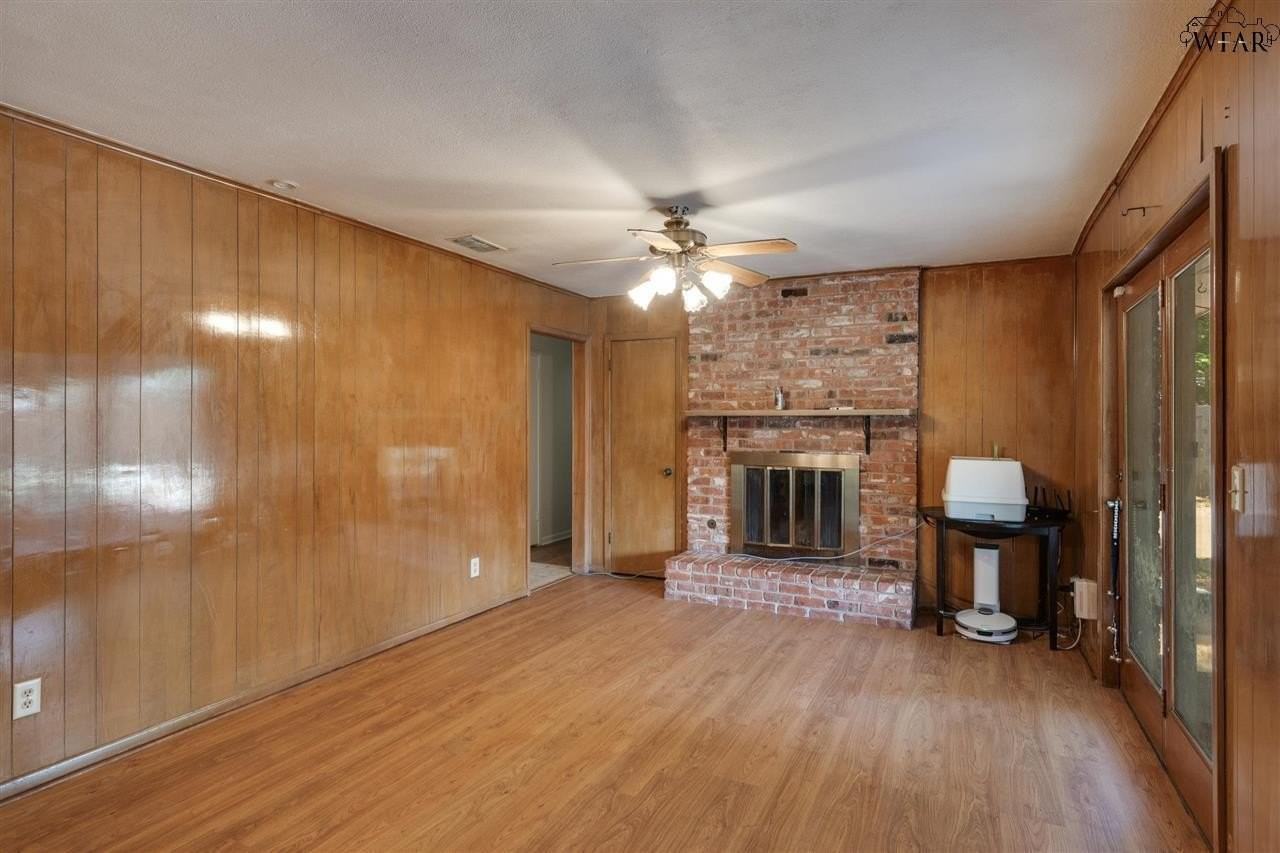 2406 Picadilly Ln - Photo 7 of 30