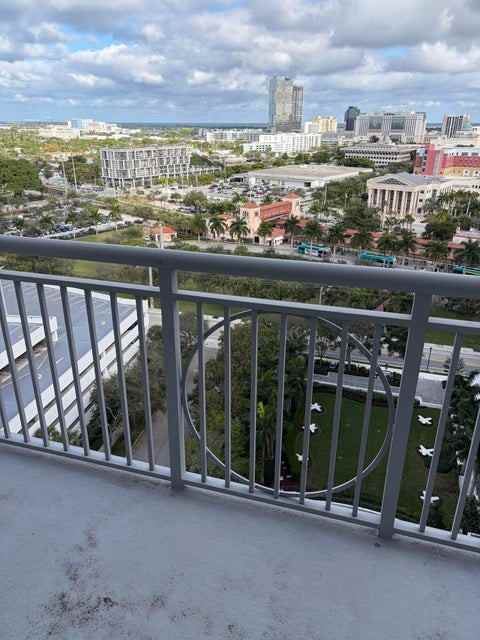 300 South Australian Avenue - Photo 3 of 8