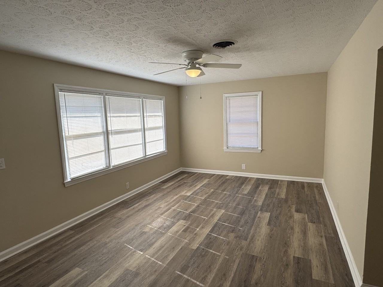 3031 Knox St - Photo 4 of 12