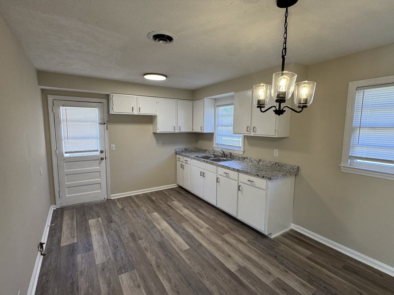 3031 Knox St - Photo 6 of 12