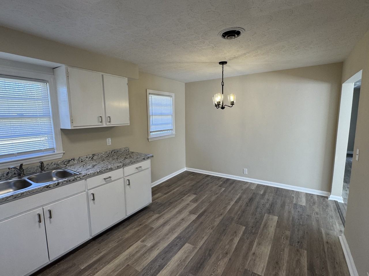 3031 Knox St - Photo 7 of 12