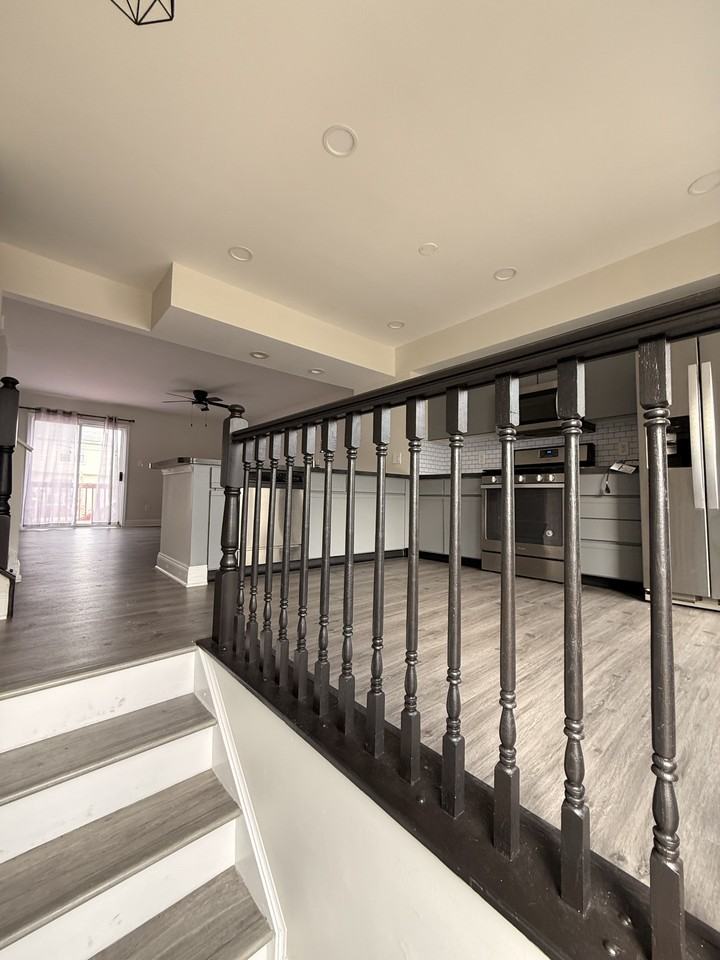 650 Corsica Ave - Photo 2 of 13