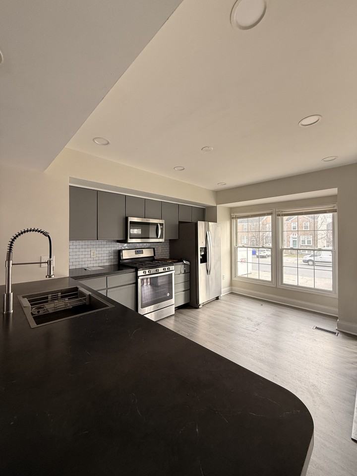 650 Corsica Ave - Photo 3 of 13