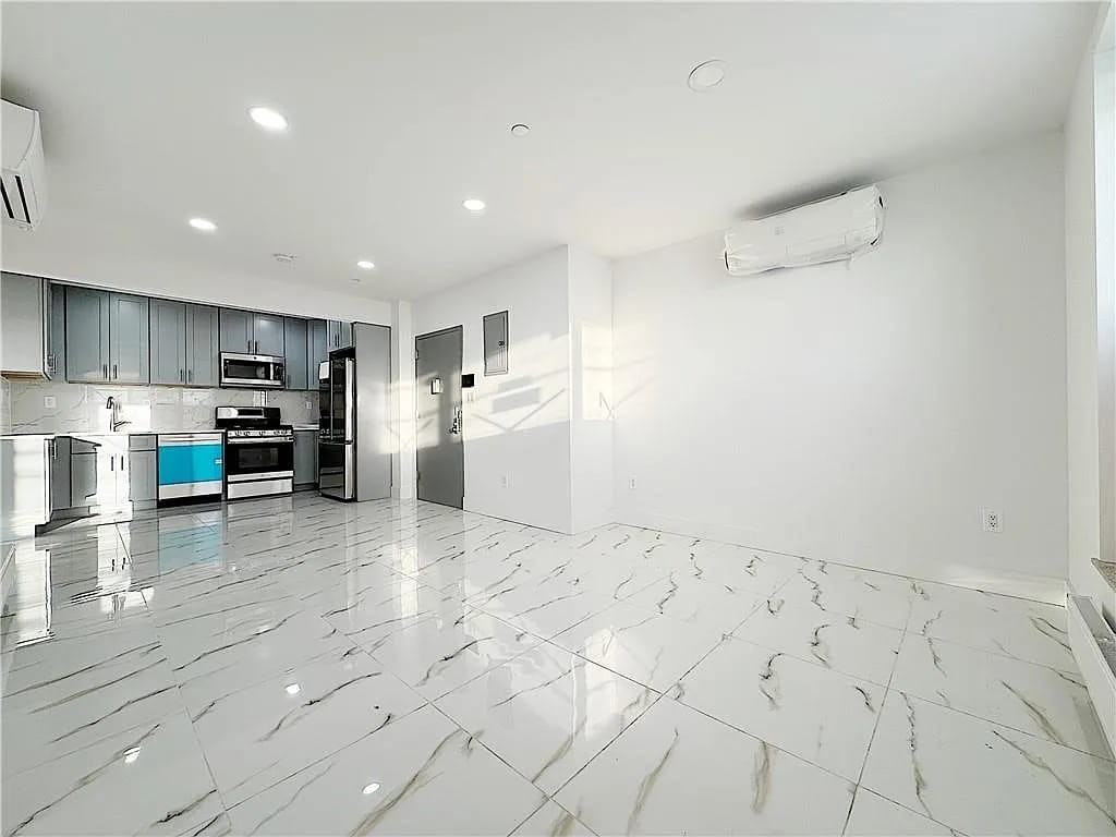 2819 W 17th St - Photo 2 of 15