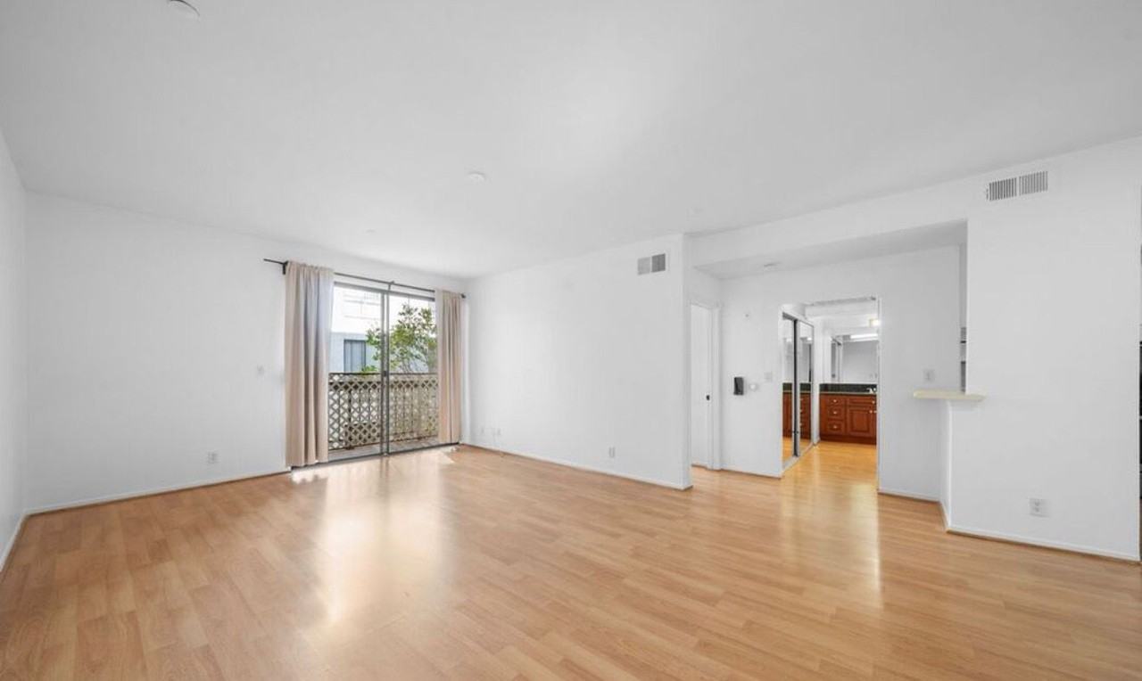 533 S St Andrews Pl #4444 - Photo 3 of 6