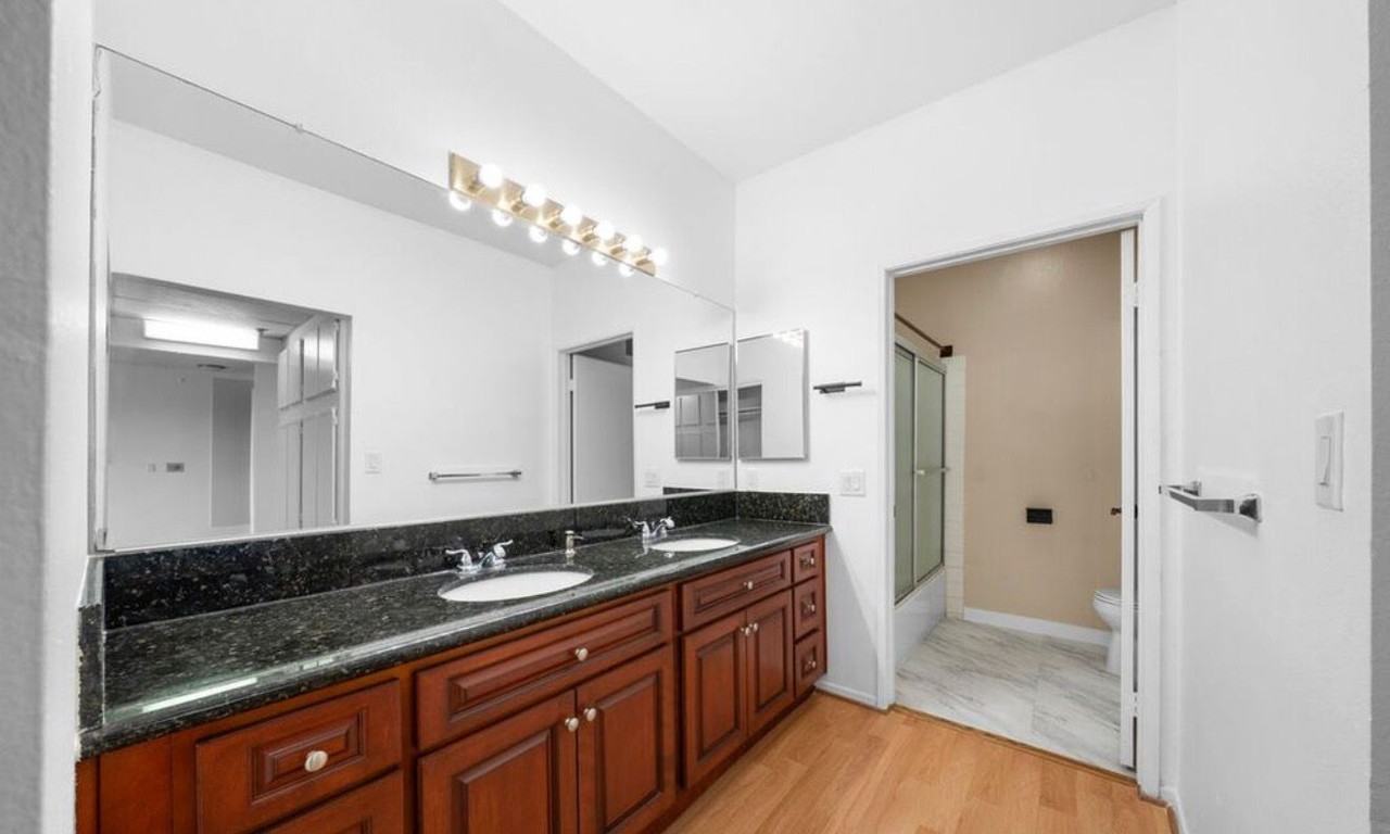 533 S St Andrews Pl #4444 - Photo 5 of 6