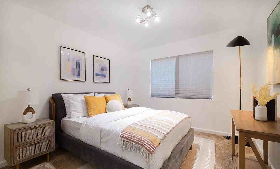 4702 Fulton Ave - Photo 5 of 8