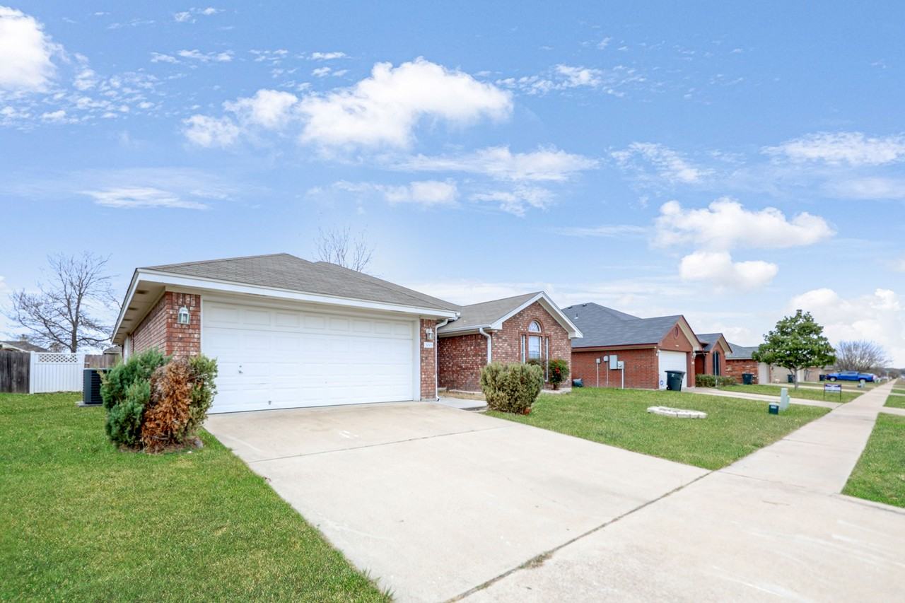 3005 Bachelor Button Blvd - Photo 2 of 21